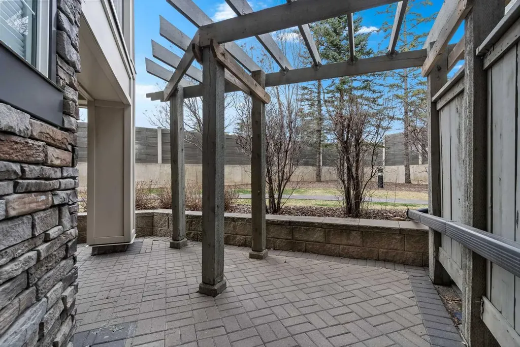 35 Richard Court SW Calgary AB T3E 7N9