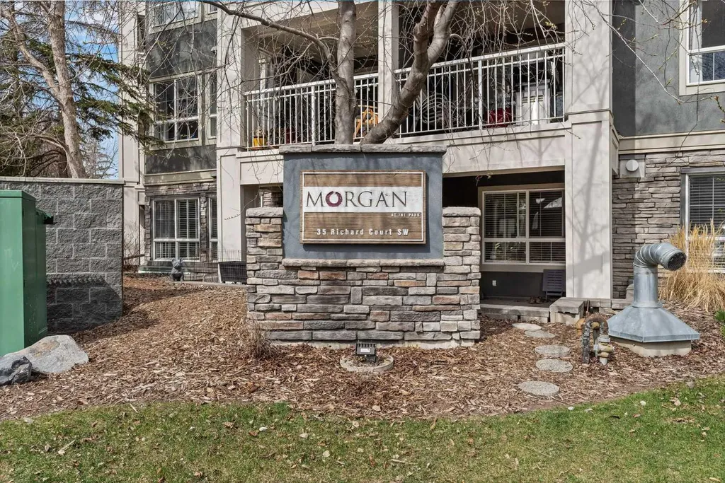 35 Richard Court SW Calgary AB T3E 7N9