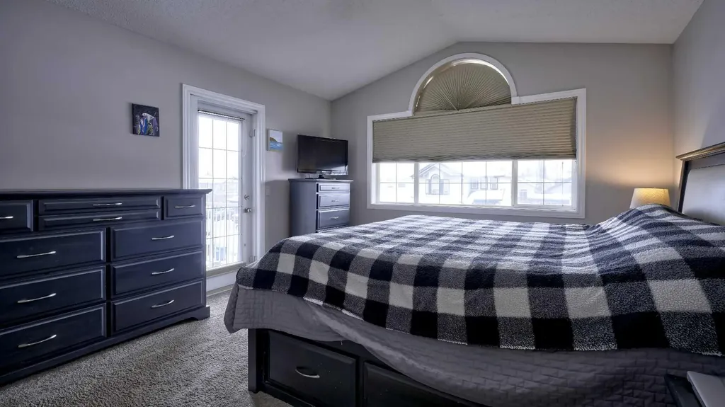 139 Coopers Close SW Airdrie AB T4B 2X1