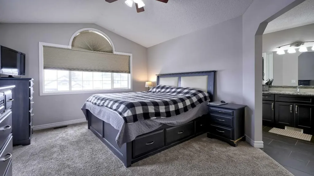 139 Coopers Close SW Airdrie AB T4B 2X1