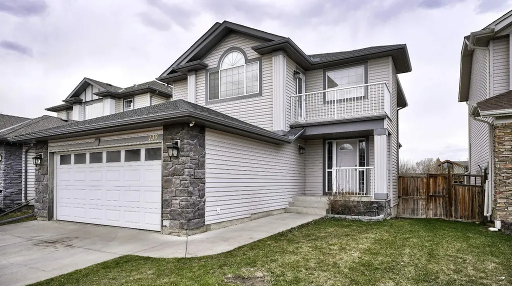 139 Coopers Close SW Airdrie AB T4B 2X1