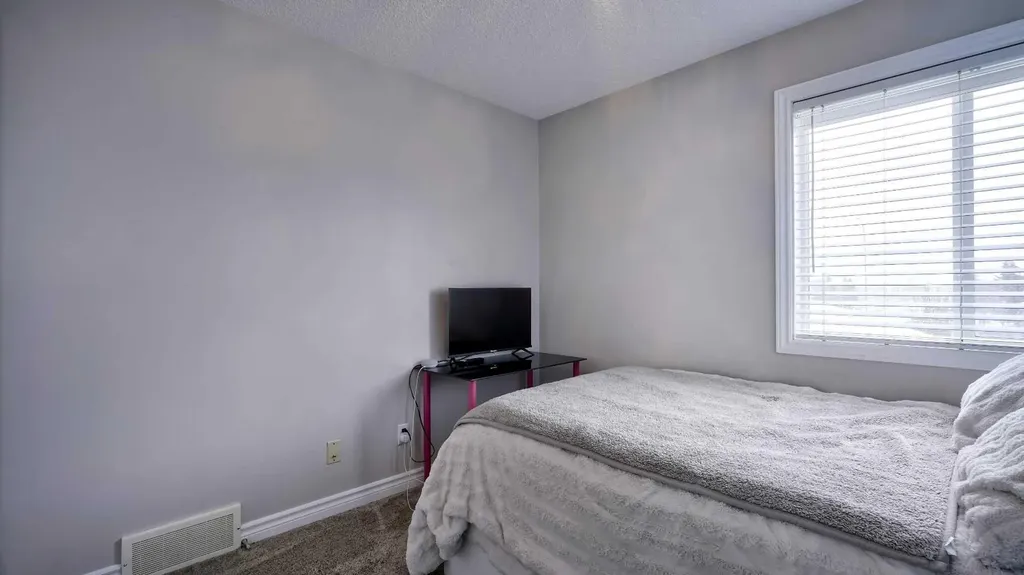 139 Coopers Close SW Airdrie AB T4B 2X1