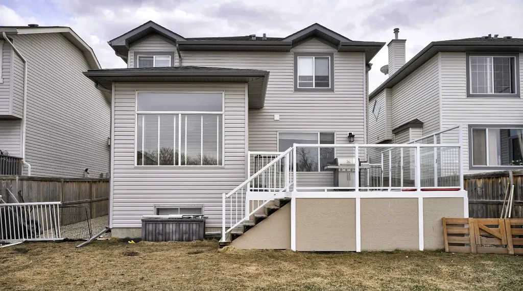 139 Coopers Close SW Airdrie AB T4B 2X1
