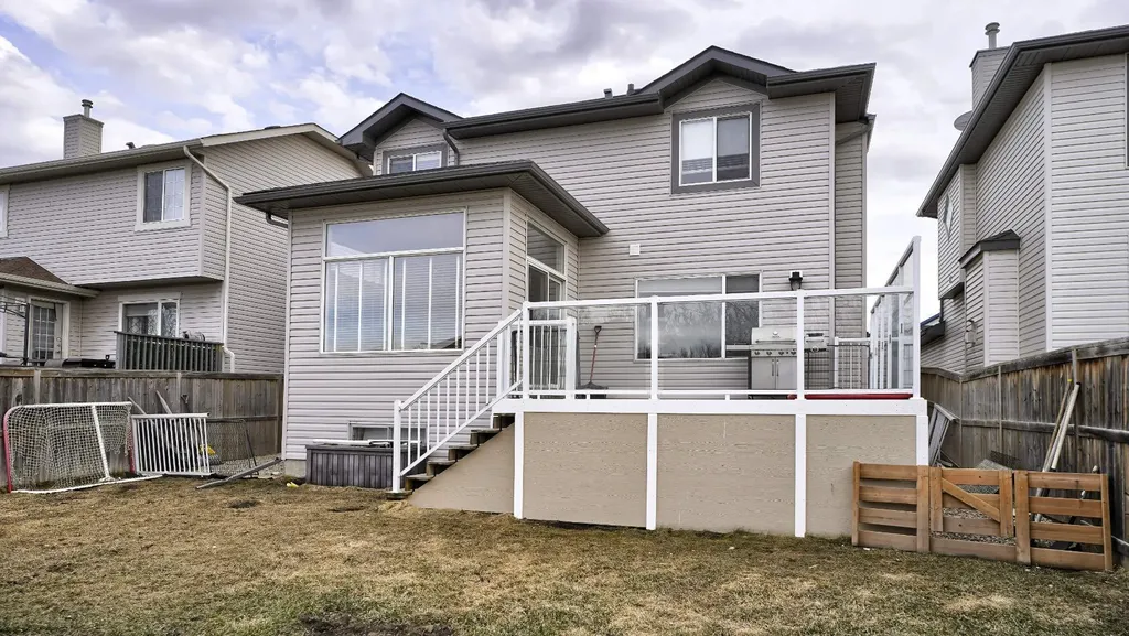 139 Coopers Close SW Airdrie AB T4B 2X1