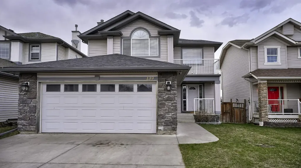 139 Coopers Close SW Airdrie AB T4B 2X1