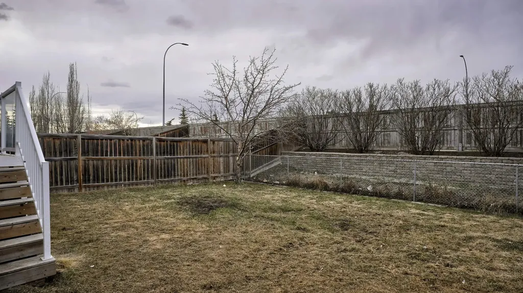 139 Coopers Close SW Airdrie AB T4B 2X1