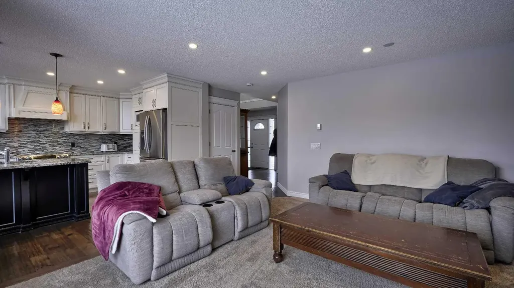 139 Coopers Close SW Airdrie AB T4B 2X1