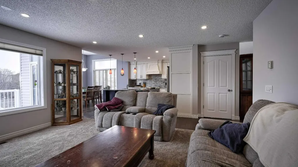 139 Coopers Close SW Airdrie AB T4B 2X1