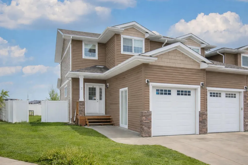 7 Rowberry Court Sylvan Lake AB T4S 0L7