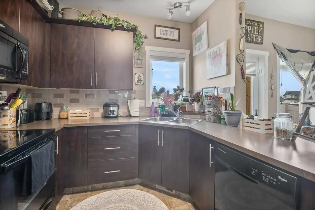 7 Rowberry Court Sylvan Lake AB T4S 0L7