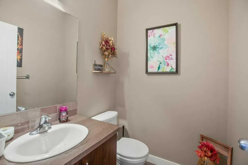 7 Rowberry Court Sylvan Lake AB T4S 0L7