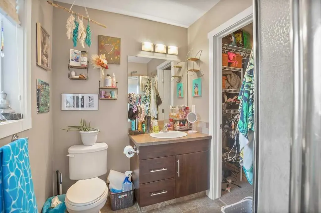7 Rowberry Court Sylvan Lake AB T4S 0L7
