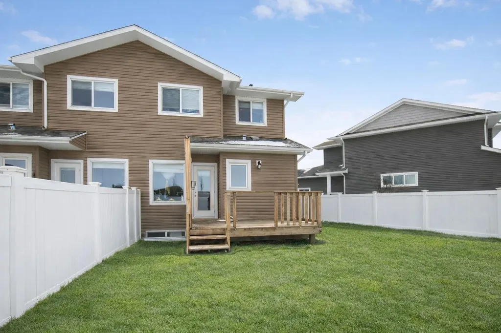 7 Rowberry Court Sylvan Lake AB T4S 0L7