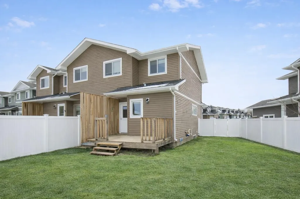 7 Rowberry Court Sylvan Lake AB T4S 0L7