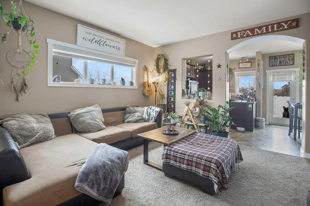 7 Rowberry Court Sylvan Lake AB T4S 0L7