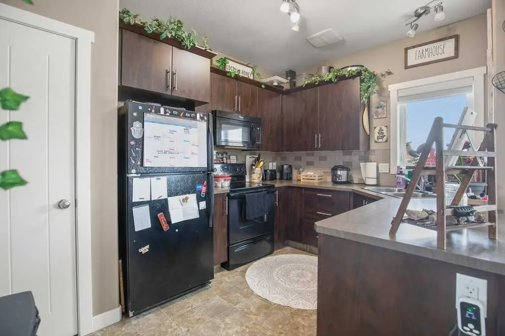 7 Rowberry Court Sylvan Lake AB T4S 0L7