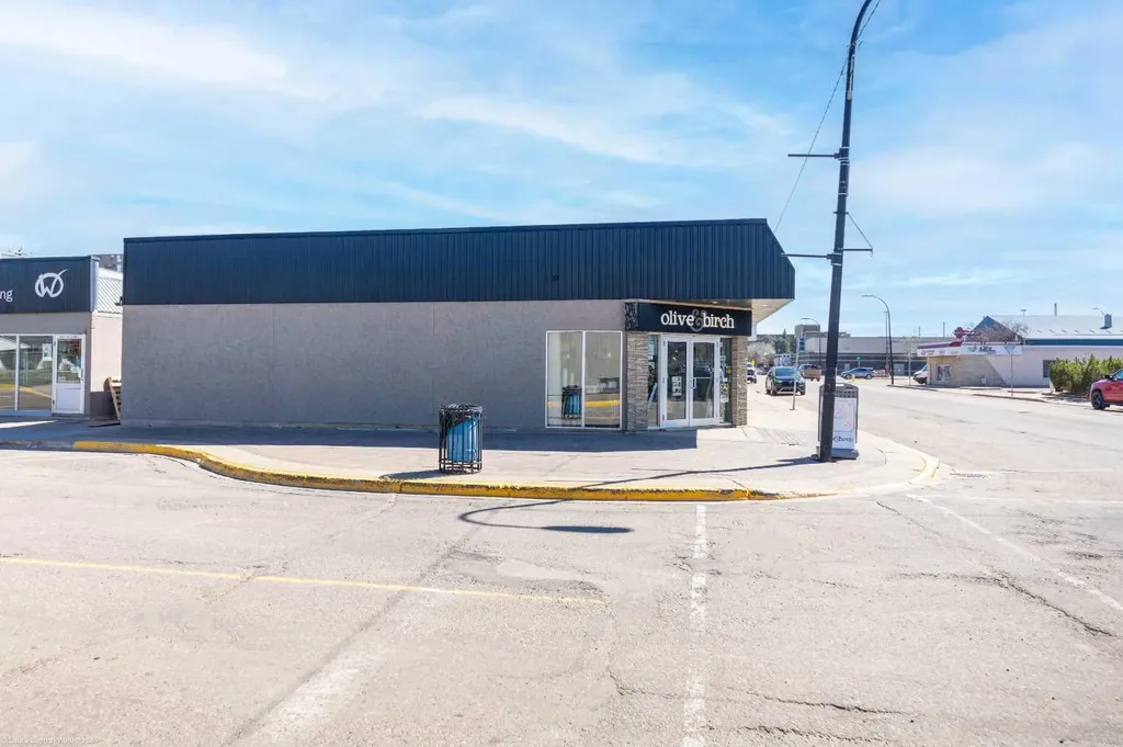 4813 49 Avenue Lloydminster SK S9V 0L9