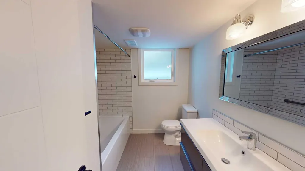 7704 46 Avenue NW Calgary AB T3B 1Y2