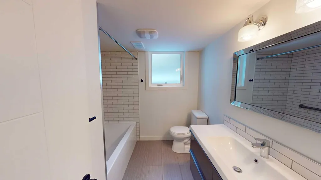7704 46 Avenue NW Calgary AB T3B 1Y2