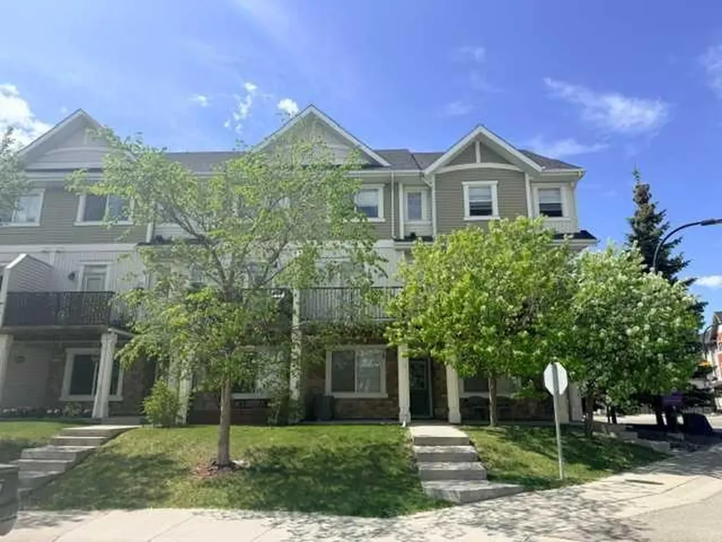 78 New Brighton Landing SE Calgary AB T2Z1C1