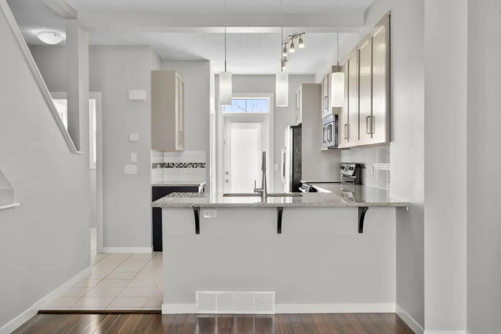 78 New Brighton Landing SE Calgary AB T2Z1C1