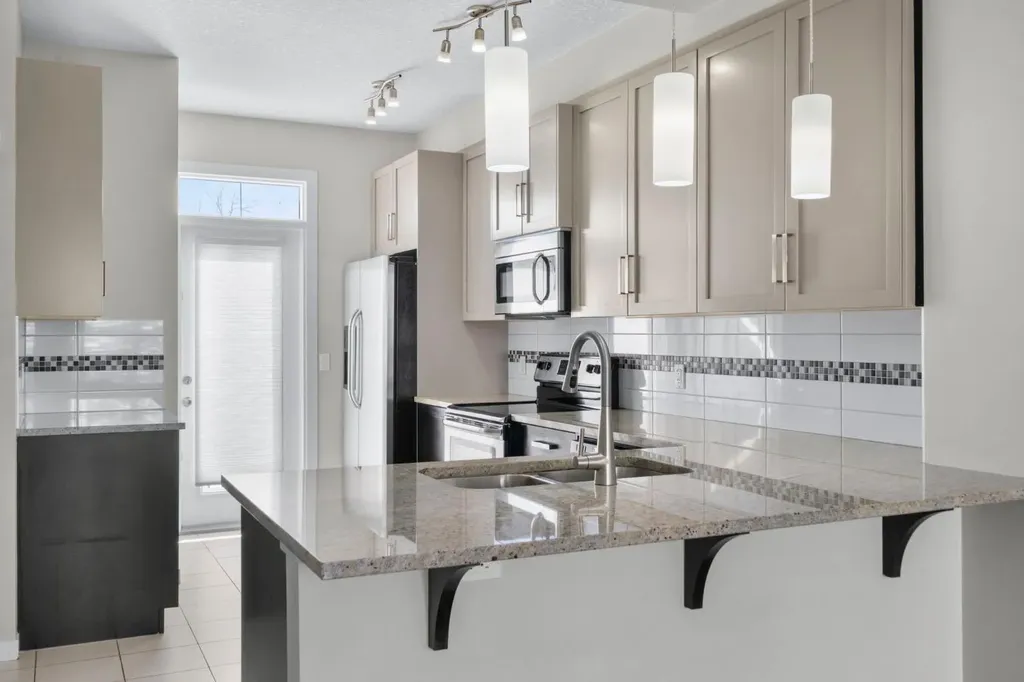 78 New Brighton Landing SE Calgary AB T2Z1C1