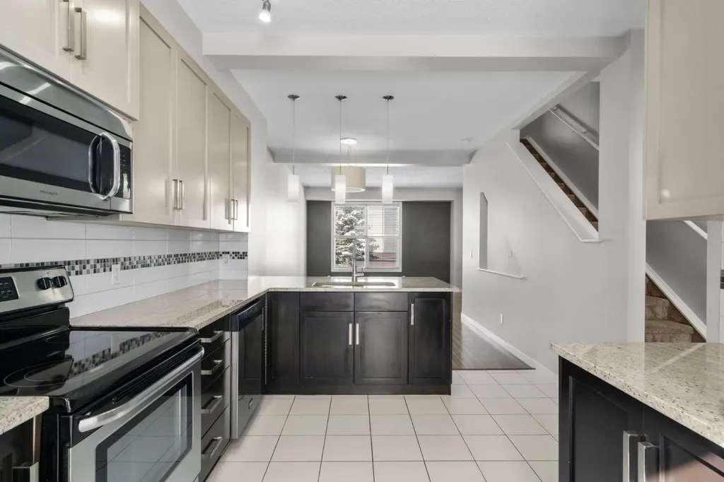 78 New Brighton Landing SE Calgary AB T2Z1C1