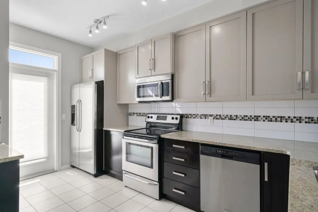 78 New Brighton Landing SE Calgary AB T2Z1C1
