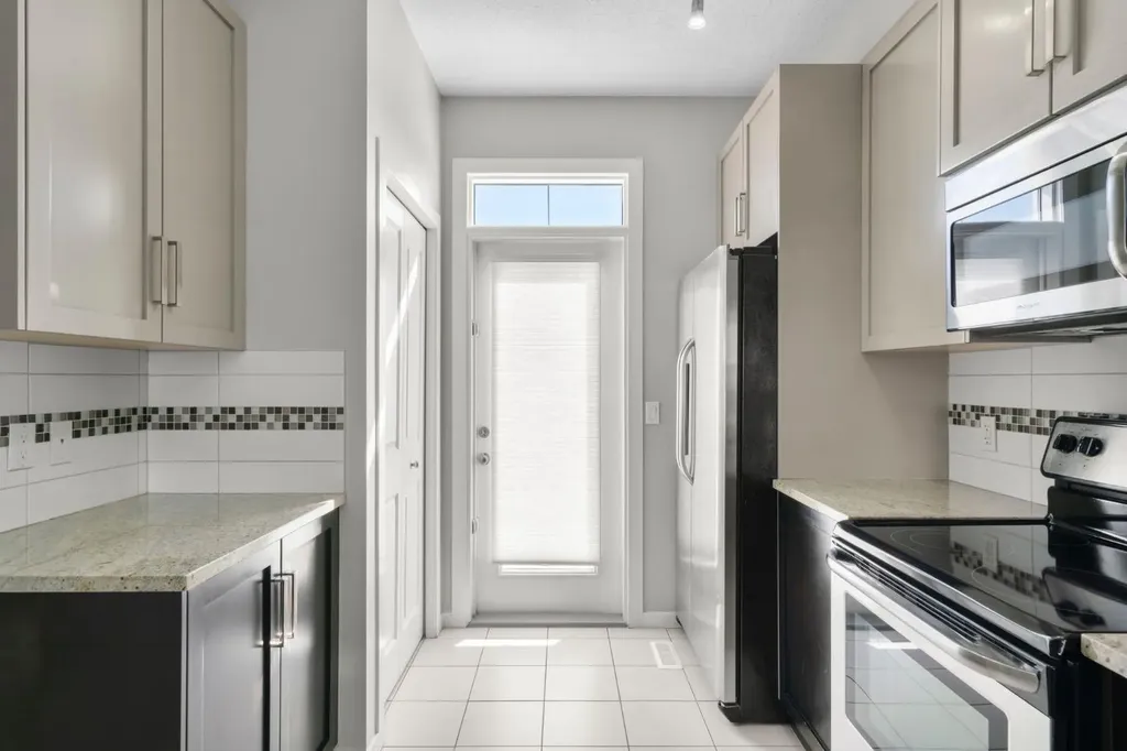 78 New Brighton Landing SE Calgary AB T2Z1C1