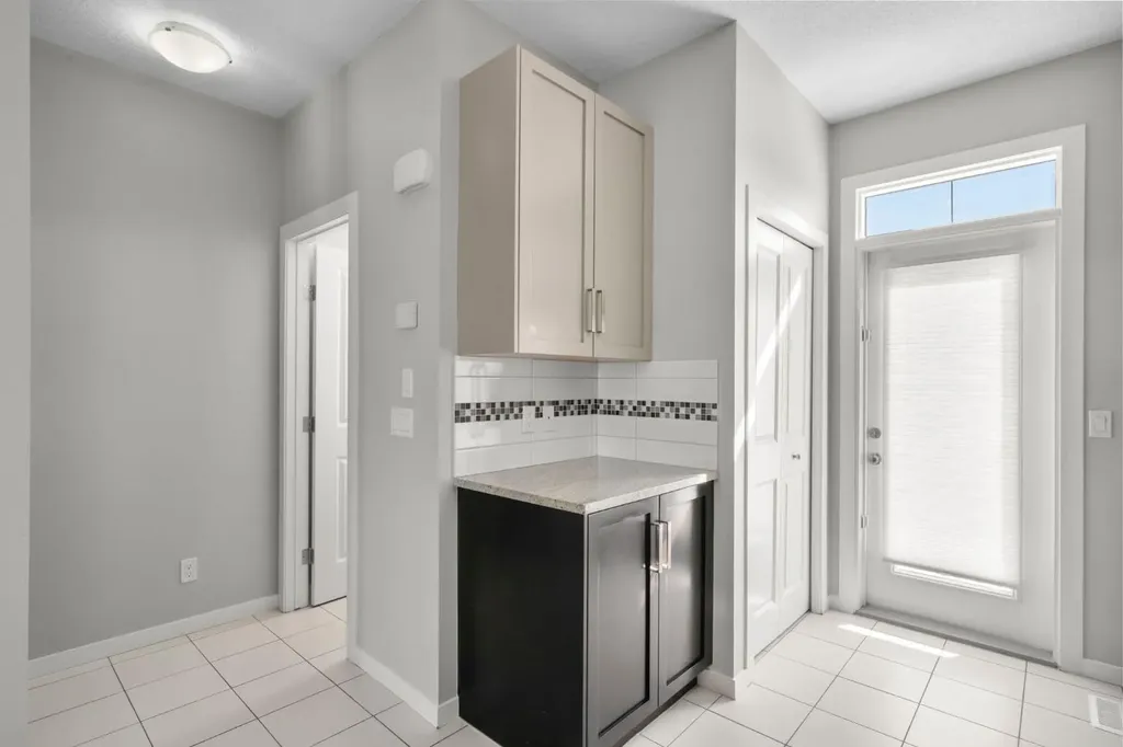 78 New Brighton Landing SE Calgary AB T2Z1C1
