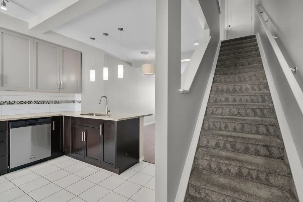 78 New Brighton Landing SE Calgary AB T2Z1C1