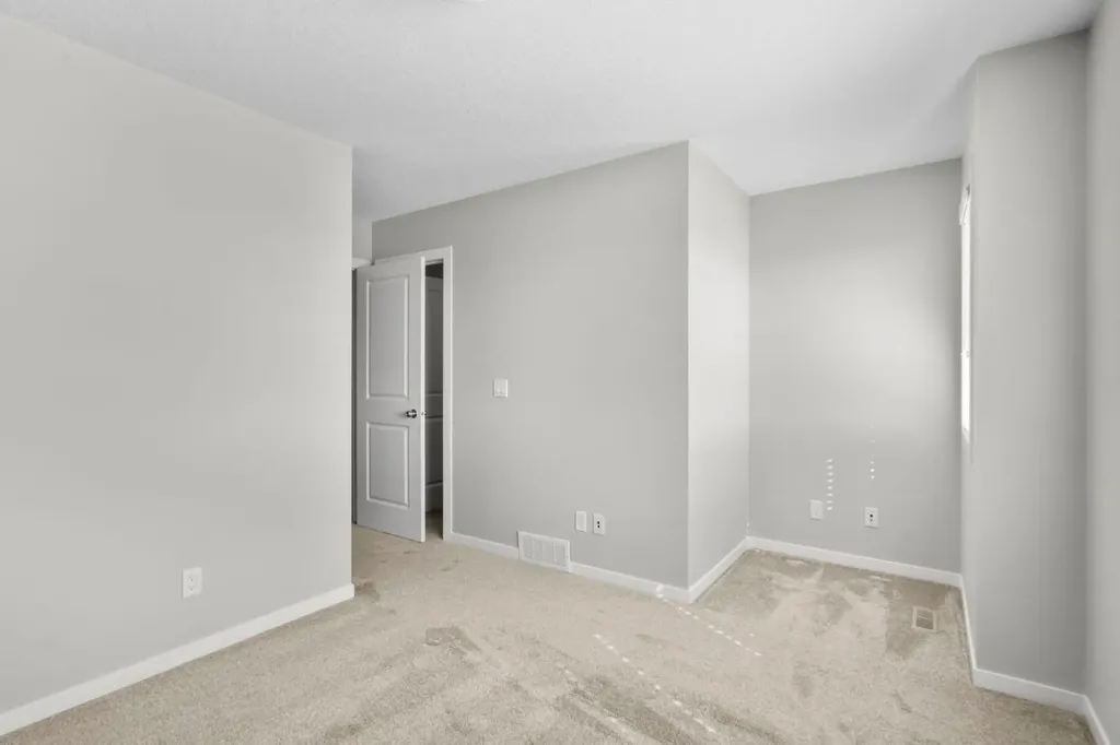 78 New Brighton Landing SE Calgary AB T2Z1C1