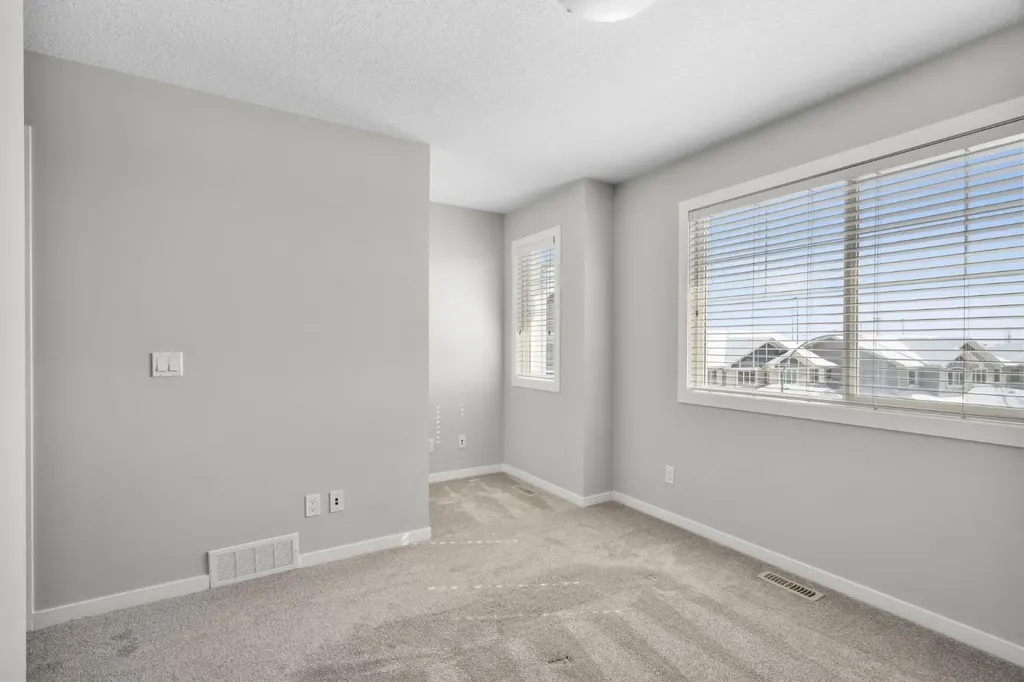 78 New Brighton Landing SE Calgary AB T2Z1C1