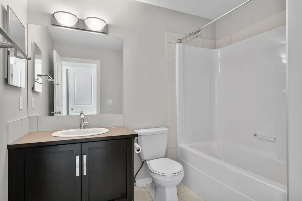 78 New Brighton Landing SE Calgary AB T2Z1C1