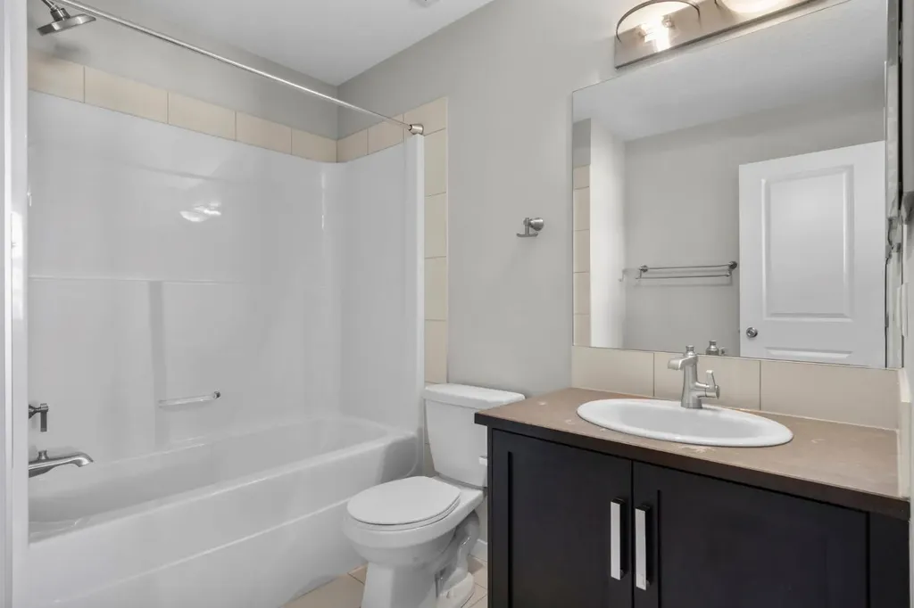 78 New Brighton Landing SE Calgary AB T2Z1C1