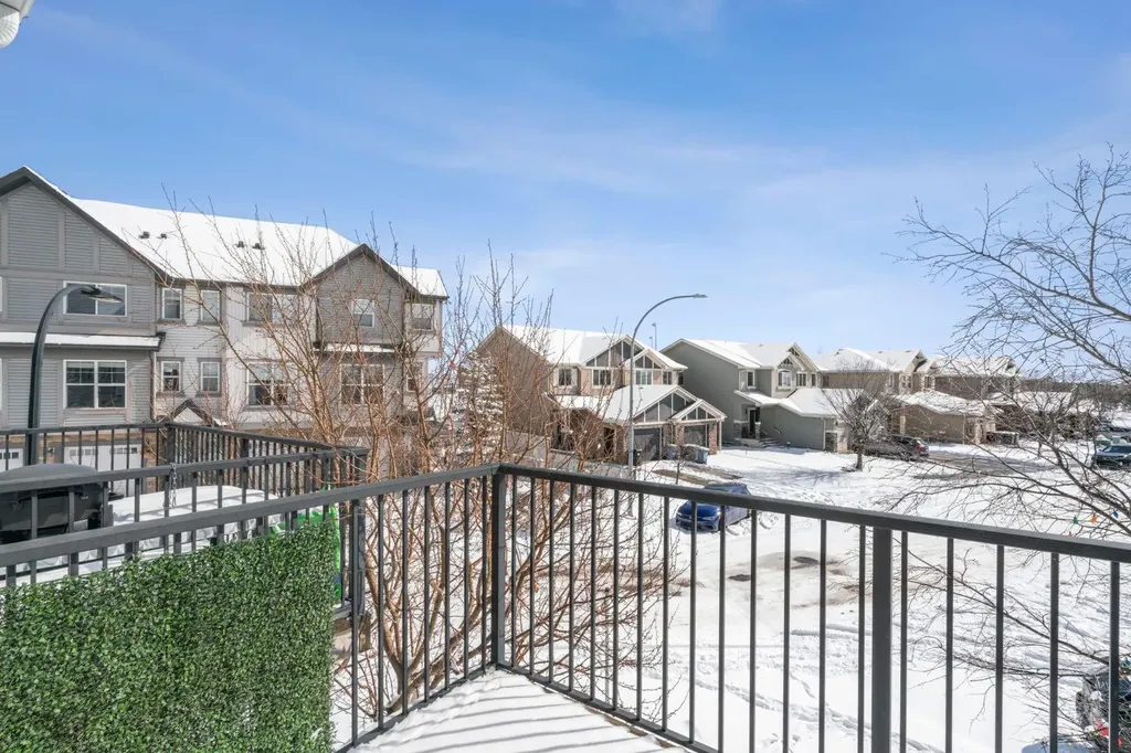 78 New Brighton Landing SE Calgary AB T2Z1C1