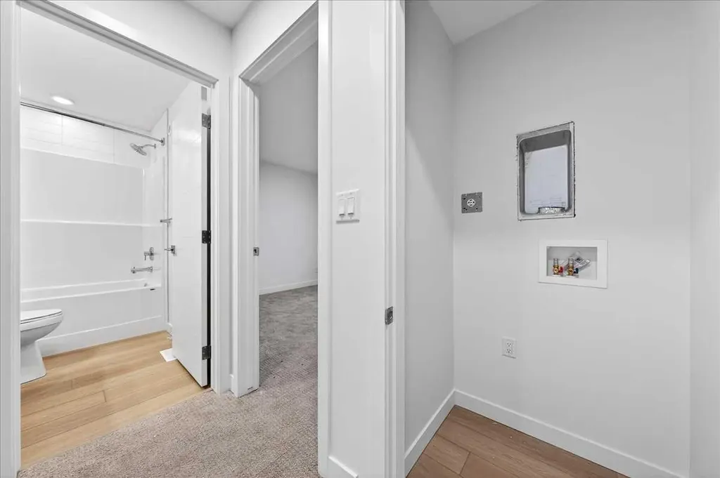 30 Rochester View NW Calgary AB T3L 0M8