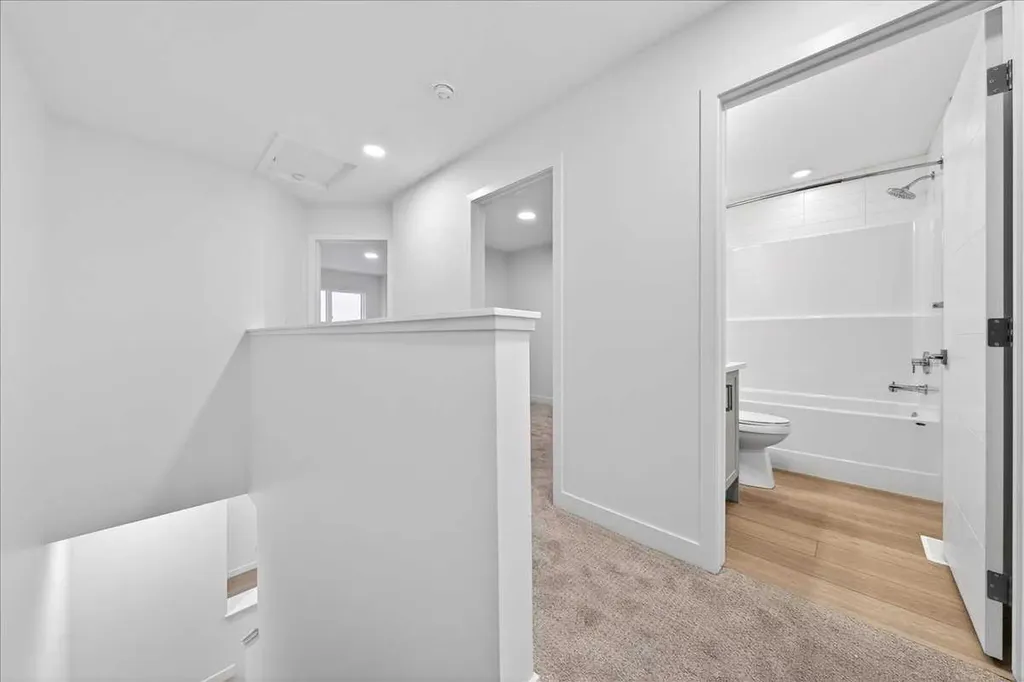 30 Rochester View NW Calgary AB T3L 0M8