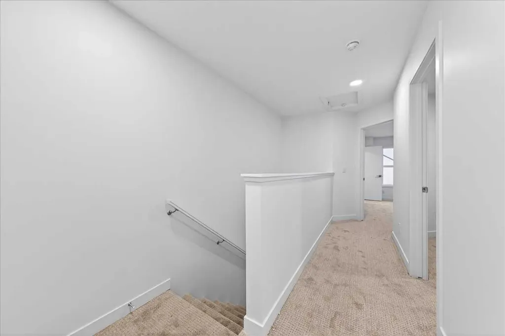 30 Rochester View NW Calgary AB T3L 0M8