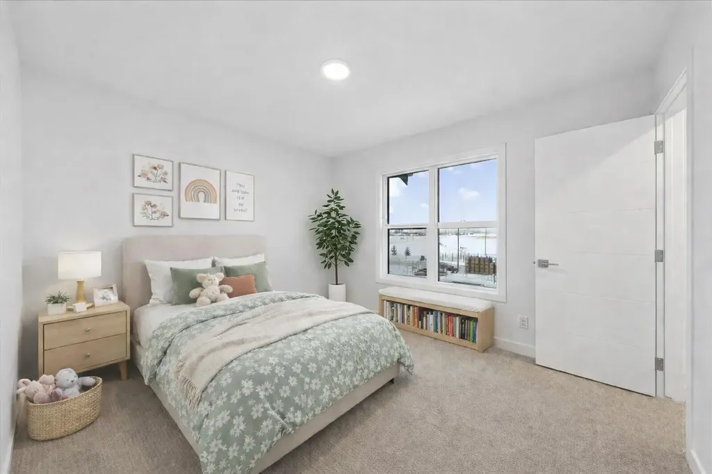 30 Rochester View NW Calgary AB T3L 0M8