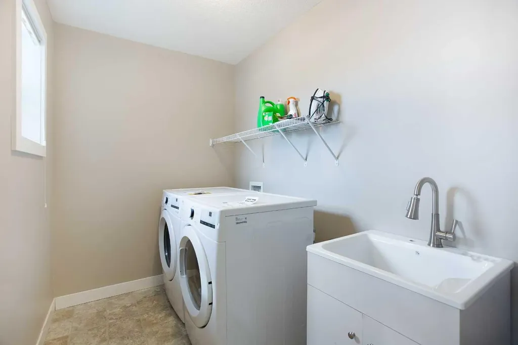147 Morningside Mews SW Airdrie AB T4B 0X2
