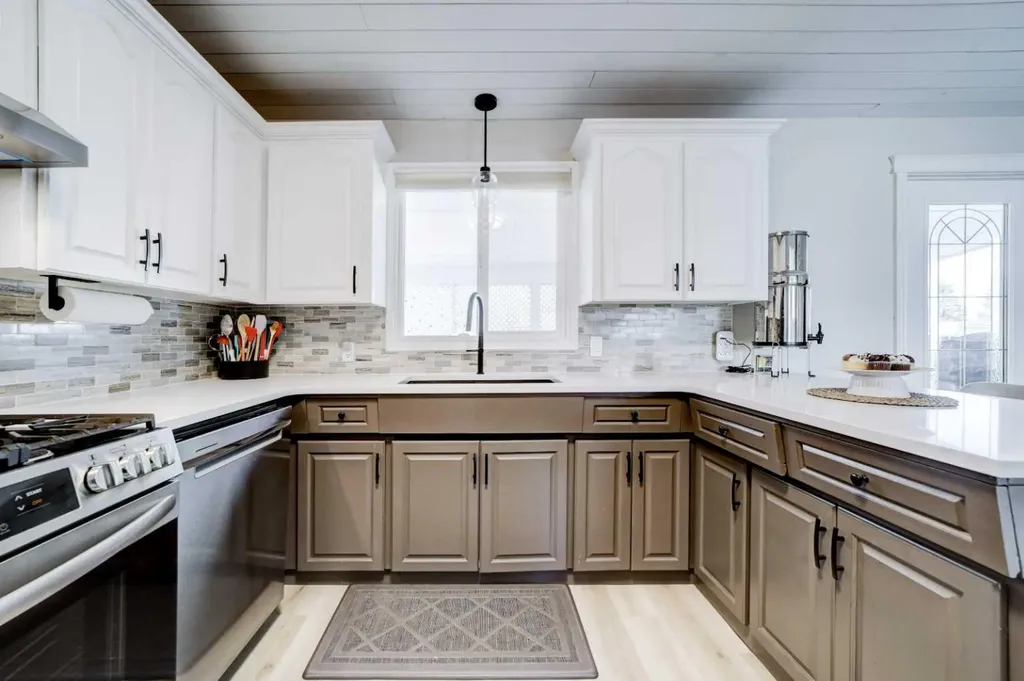 2043 19 Street N Lethbridge AB T1H 4B1