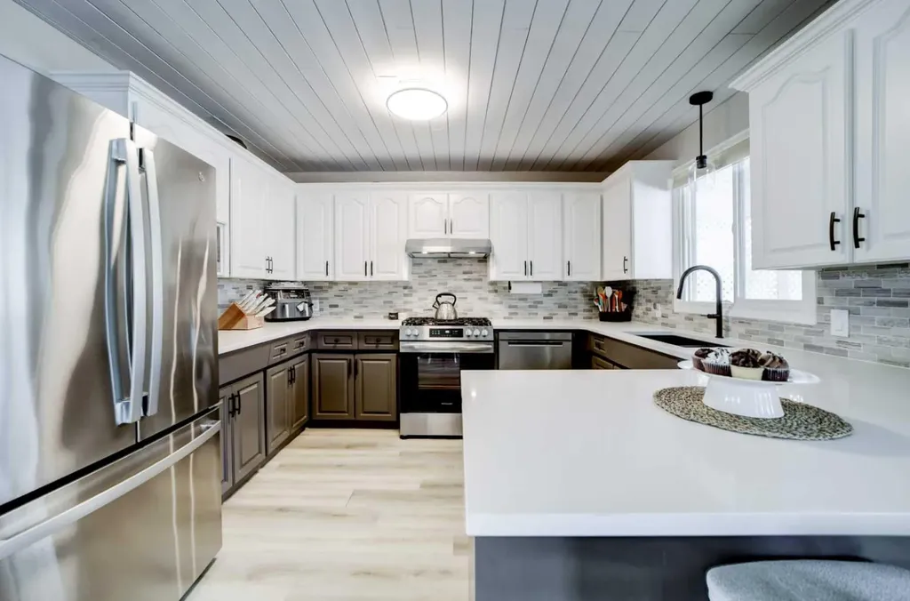 2043 19 Street N Lethbridge AB T1H 4B1