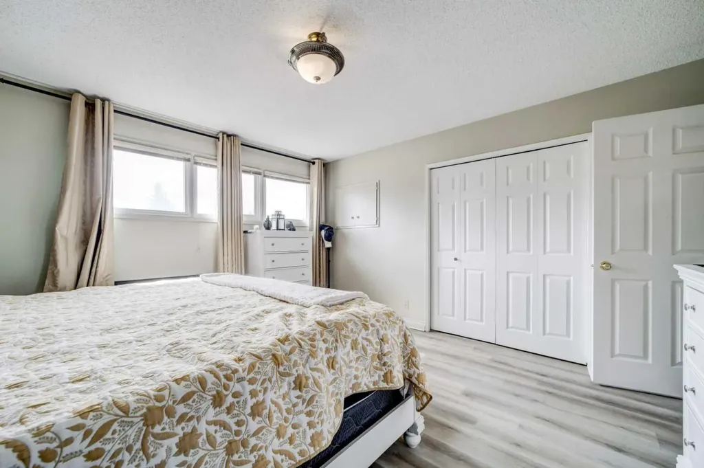 2043 19 Street N Lethbridge AB T1H 4B1