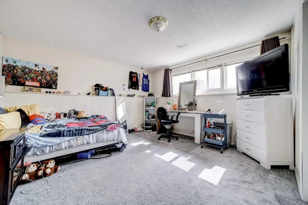 2043 19 Street N Lethbridge AB T1H 4B1