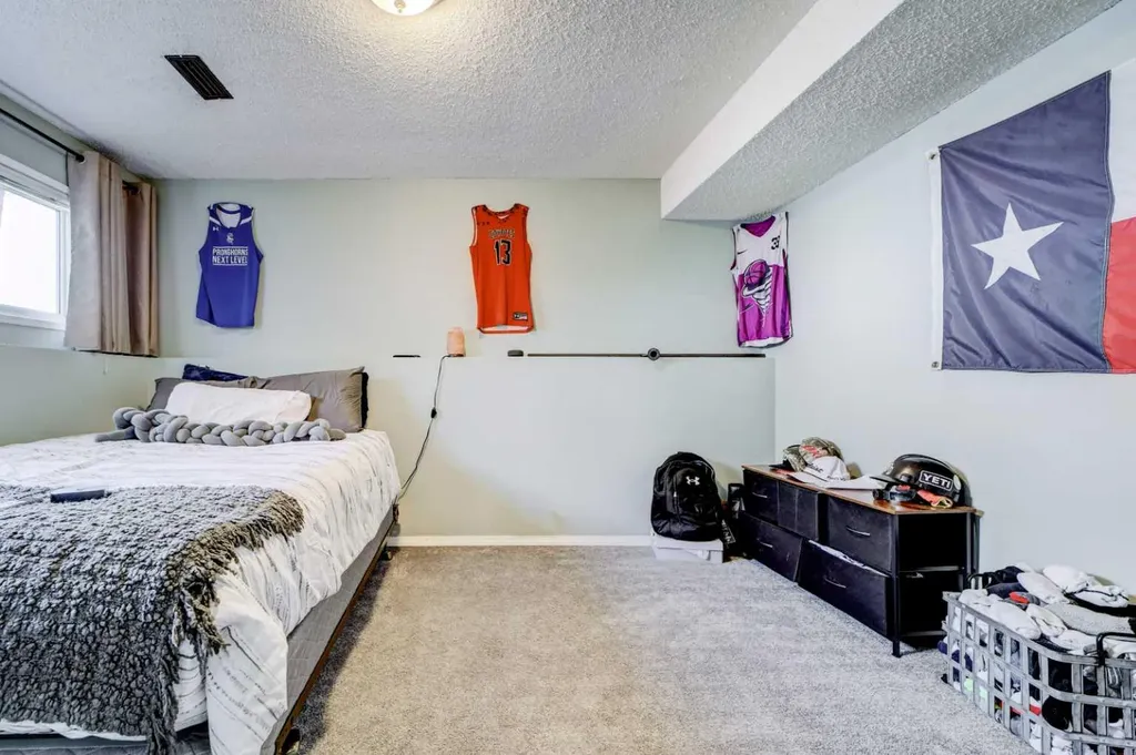 2043 19 Street N Lethbridge AB T1H 4B1