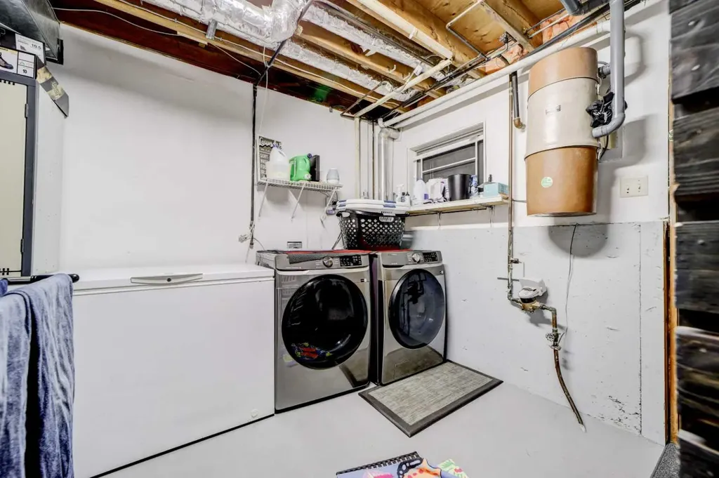 2043 19 Street N Lethbridge AB T1H 4B1