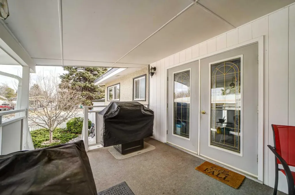 2043 19 Street N Lethbridge AB T1H 4B1