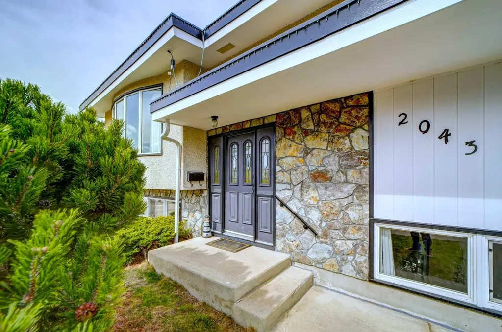 2043 19 Street N Lethbridge AB T1H 4B1