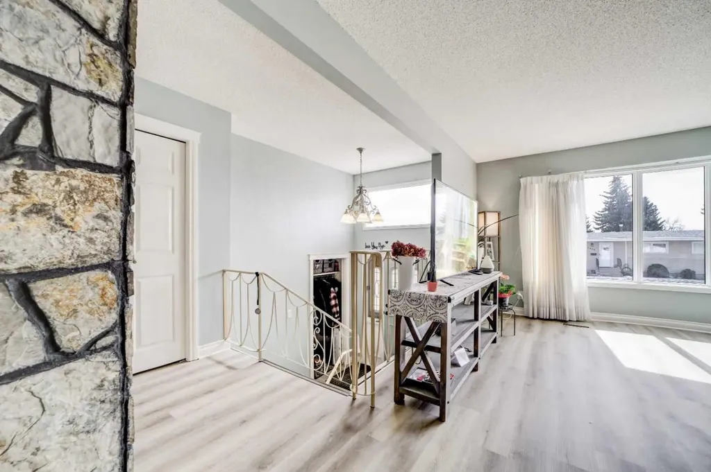 2043 19 Street N Lethbridge AB T1H 4B1